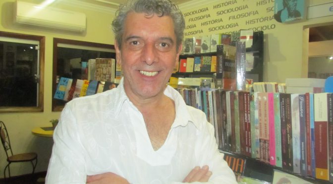 Com a palavra o poeta: Emmanuel Marinho “circula” universo luminoso das letras com apoio do FIC – Fundação de Cultura