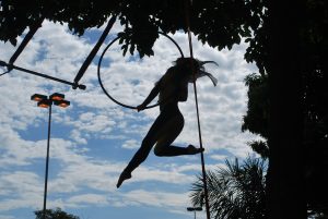 Circo do Mato e Circo Le Chapeau levam atrações circenses ao interior de MS