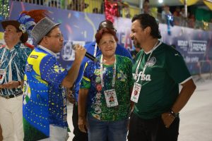 Último dia do desfile das escolas de samba de Campo Grande foi de muito colorido e samba no pé