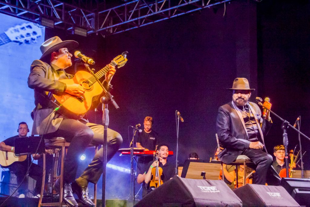 FAS 2025: Duduca e Dalvan fecham primeiro dia no palco Américas com sertanejo raiz