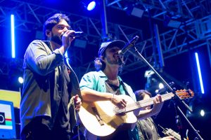 Atitude 67 e Top Samba: Pagode com tempero de MS agita 15 mil pessoas no MS ao Vivo