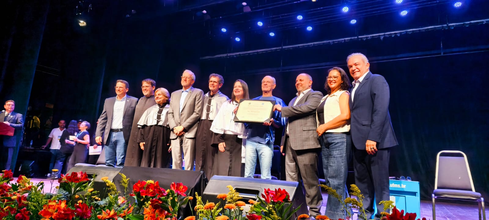 Ney Matogrosso abre Festival da Juventude na UFMS e recebe título de Doutor Honoris Causa Ney Matogrosso abre Festival da Juventude na UFMS e recebe título de Doutor Honoris Causa