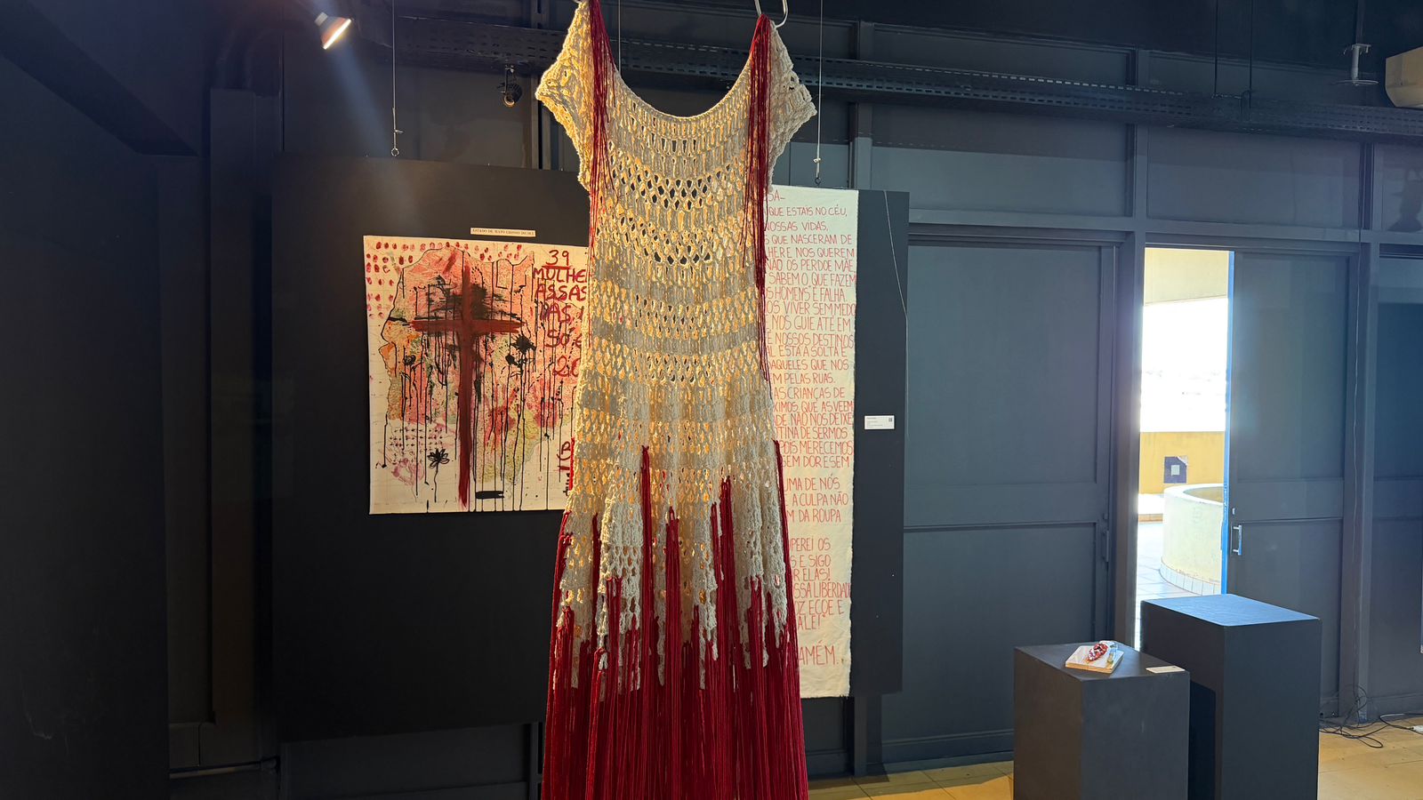 Exposição no MIS aborda o feminicídio com obras de 14 artistas mulheres Exposição no MIS aborda o feminicídio com obras de 14 artistas mulheres