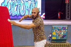 Circo-Le-Chapeau-O-incrivel-atirador-de-facas-110