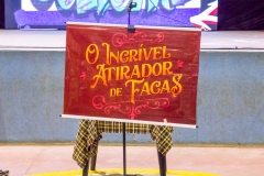 Circo-Le-Chapeau-O-incrivel-atirador-de-facas-116