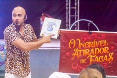 Circo-Le-Chapeau-O-incrivel-atirador-de-facas-118