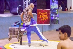 Circo-Le-Chapeau-O-incrivel-atirador-de-facas-121