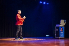 Espetaculo-Circo-Interacoes-Magicas-com-Ilusionista-Thiper-Thiago-Caboclo-09538