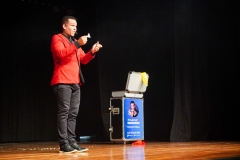 Espetaculo-Circo-Interacoes-Magicas-com-Ilusionista-Thiper-Thiago-Caboclo-09548