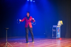 Espetaculo-Circo-Interacoes-Magicas-com-Ilusionista-Thiper-Thiago-Caboclo-09562