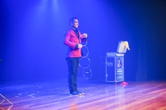 Espetaculo-Circo-Interacoes-Magicas-com-Ilusionista-Thiper-Thiago-Caboclo-09566