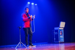 Espetaculo-Circo-Interacoes-Magicas-com-Ilusionista-Thiper-Thiago-Caboclo-09611
