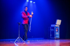 Espetaculo-Circo-Interacoes-Magicas-com-Ilusionista-Thiper-Thiago-Caboclo-09613