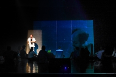 Espetaculo-Teatral-EPQVME-–-Eu-Preciso-Que-Voces-Me-Escutem-Andre-Tristao-9431
