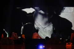 Espetaculo-Teatral-EPQVME-–-Eu-Preciso-Que-Voces-Me-Escutem-Andre-Tristao-9445