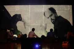 Espetaculo-Teatral-EPQVME-–-Eu-Preciso-Que-Voces-Me-Escutem-Andre-Tristao-9454