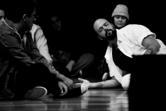 Espetaculo-Teatral-EPQVME-–-Eu-Preciso-Que-Voces-Me-Escutem-Andre-Tristao-9525