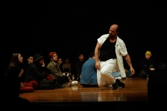 Espetaculo-Teatral-EPQVME-–-Eu-Preciso-Que-Voces-Me-Escutem-Andre-Tristao-9531