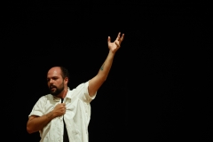 Espetaculo-Teatral-EPQVME-–-Eu-Preciso-Que-Voces-Me-Escutem-Andre-Tristao-9544