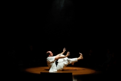 Espetaculo-Teatral-EPQVME-–-Eu-Preciso-Que-Voces-Me-Escutem-Andre-Tristao-9576
