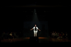 Espetaculo-Teatral-EPQVME-–-Eu-Preciso-Que-Voces-Me-Escutem-Andre-Tristao-9582